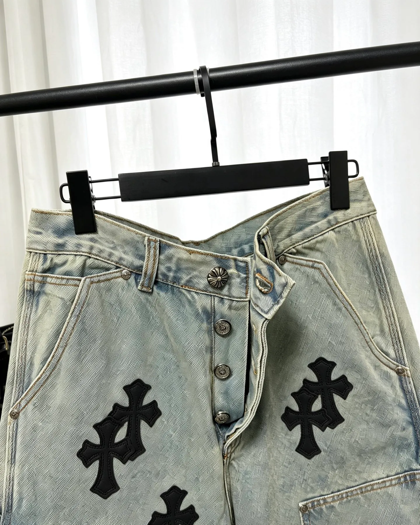 Chrome Hearts Chrome Hearts ， ， 、 Retro ， 。 ， ， ， 。 Black Genuine Leather ， ， ， ， 。 ， ， ， 。 Size S-XL